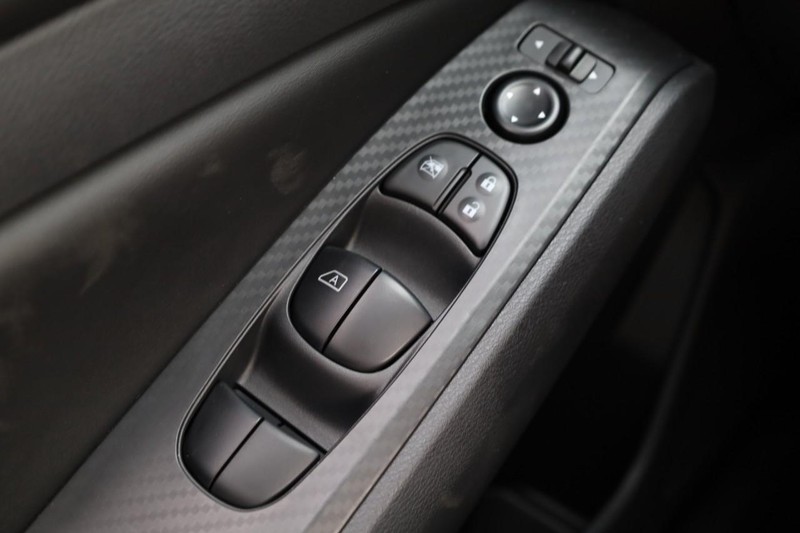 Nissan Altima Vehicle Image 17