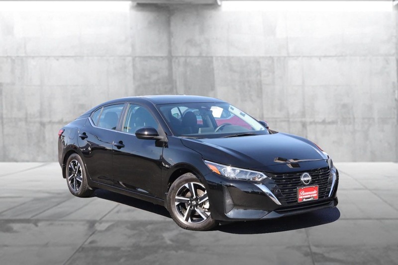 Nissan Sentra Vehicle Image 02
