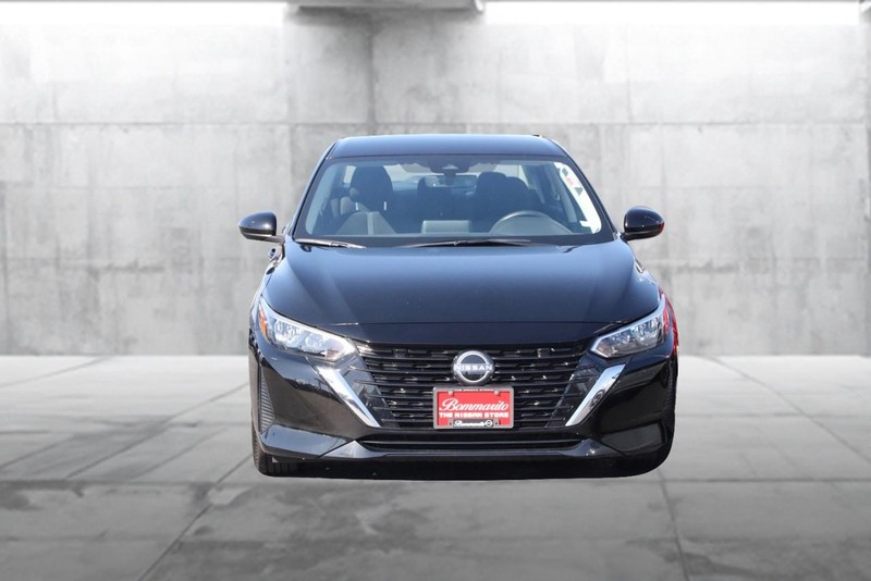 Nissan Sentra Vehicle Image 04