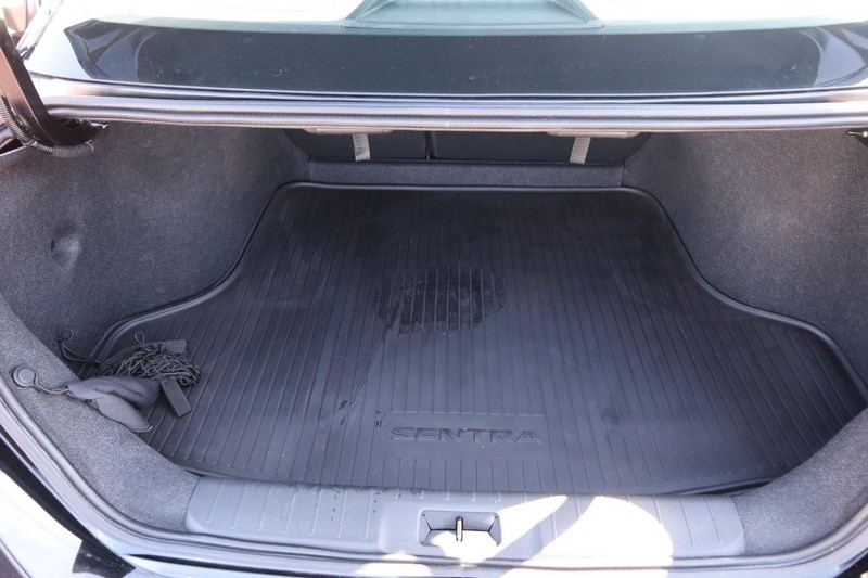 Nissan Sentra Vehicle Image 07