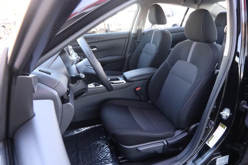 Nissan Sentra Vehicle Image 08