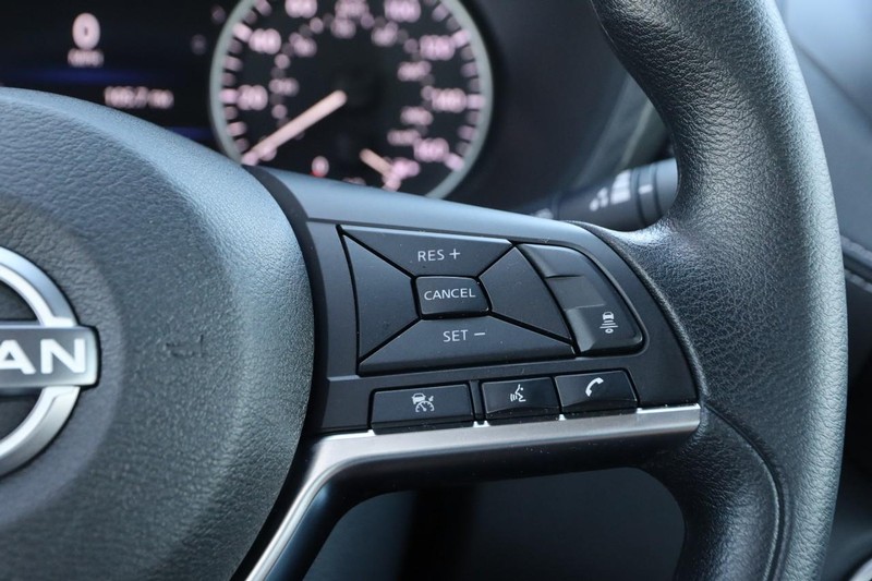 Nissan Sentra Vehicle Image 12