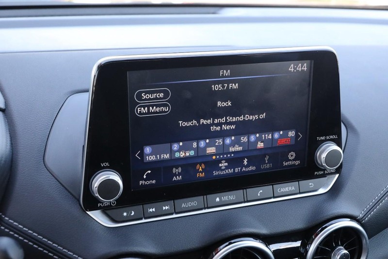 Nissan Sentra Vehicle Image 14