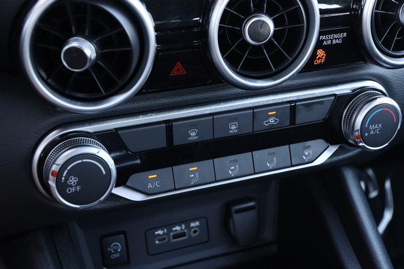 Nissan Sentra Vehicle Image 16