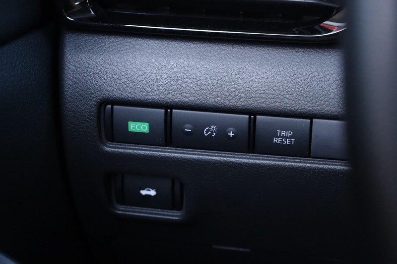 Nissan Sentra Vehicle Image 19