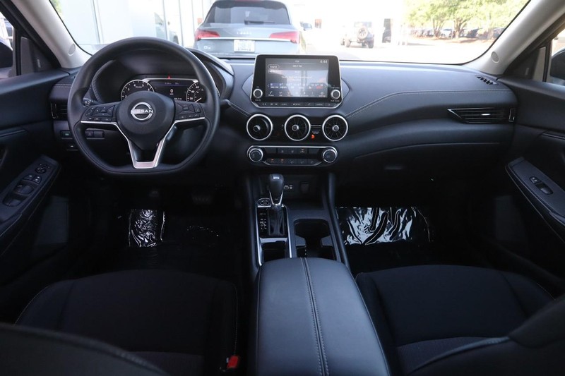 Nissan Sentra Vehicle Image 20