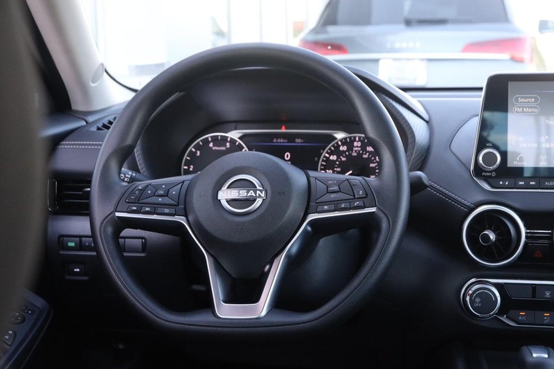 Nissan Sentra Vehicle Image 22