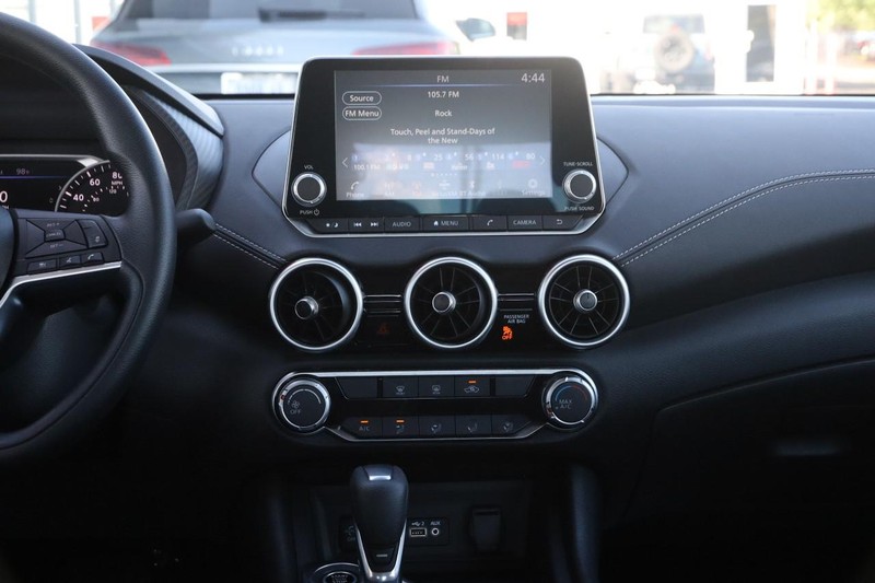 Nissan Sentra Vehicle Image 23