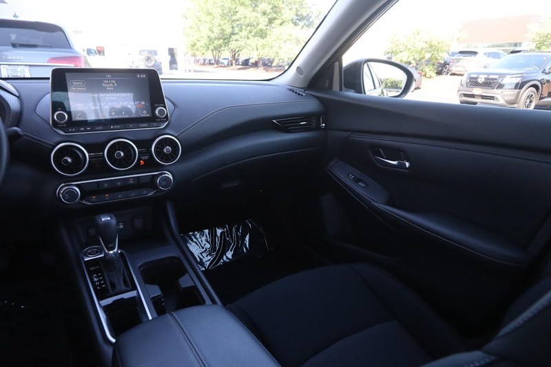 Nissan Sentra Vehicle Image 24