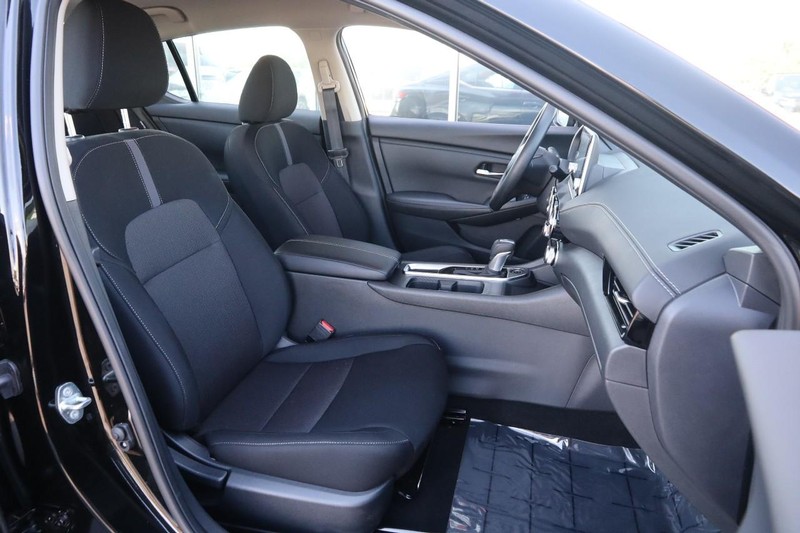 Nissan Sentra Vehicle Image 25