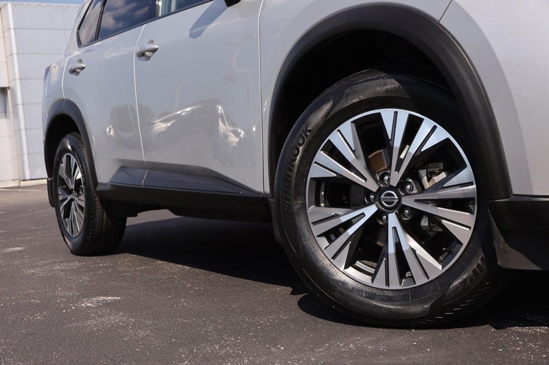 Nissan Rogue Vehicle Image 03