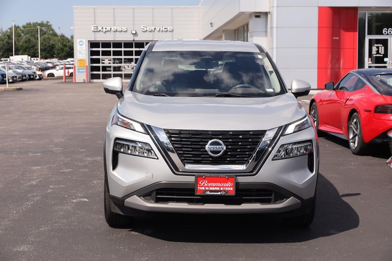 Nissan Rogue Vehicle Image 04