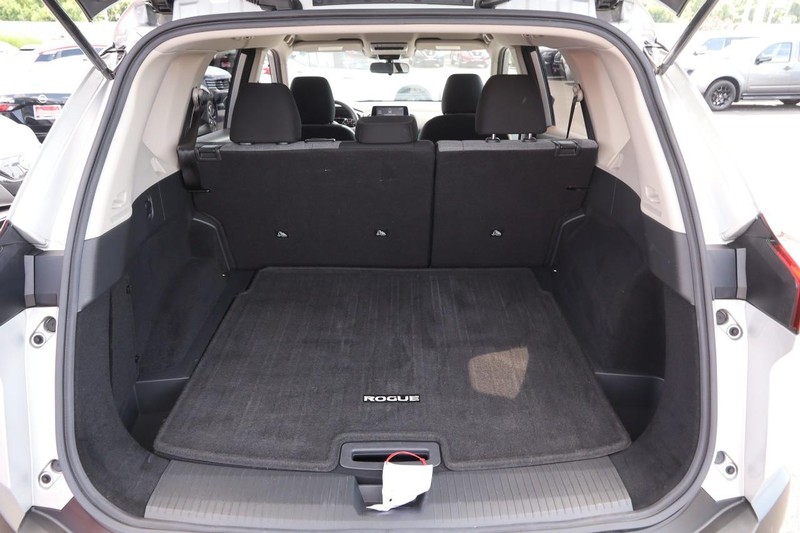Nissan Rogue Vehicle Image 07