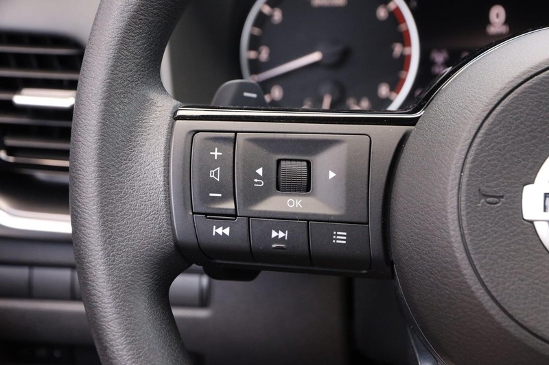 Nissan Rogue Vehicle Image 11