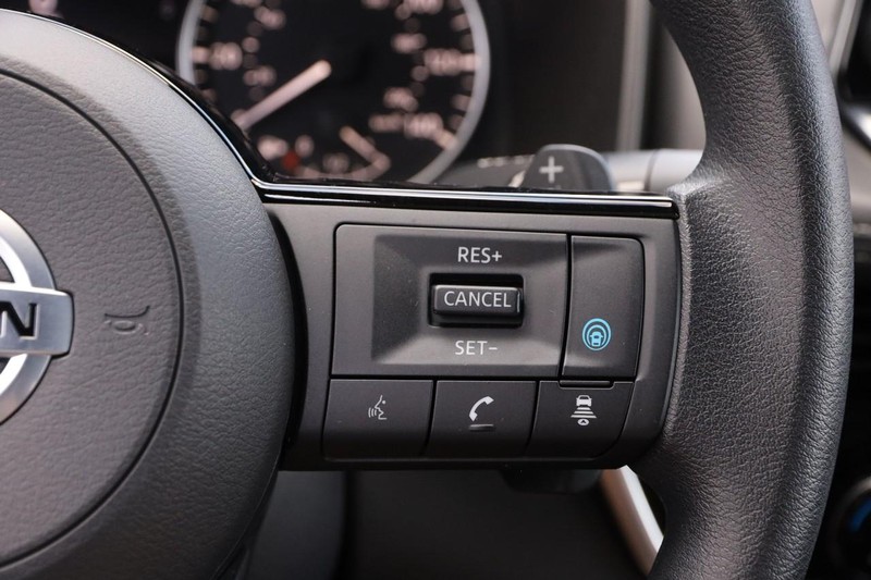 Nissan Rogue Vehicle Image 12