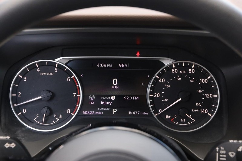 Nissan Rogue Vehicle Image 13