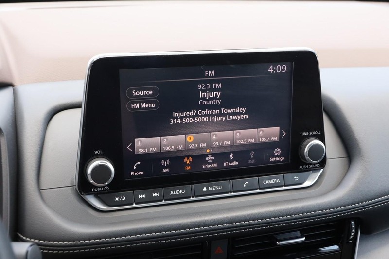 Nissan Rogue Vehicle Image 14