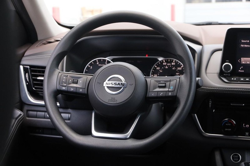 Nissan Rogue Vehicle Image 20