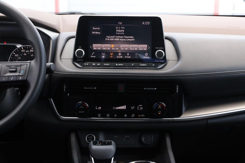 Nissan Rogue Vehicle Image 21