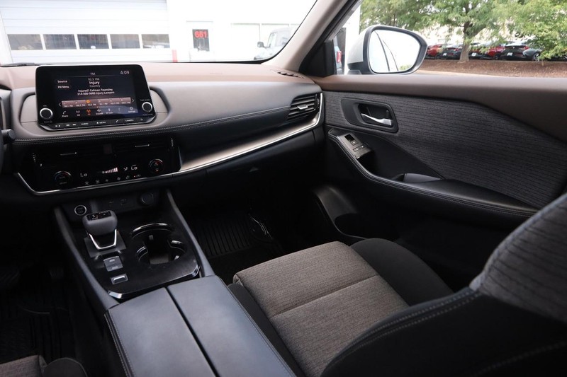 Nissan Rogue Vehicle Image 22