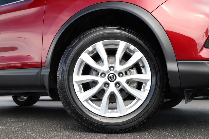 Nissan Rogue Sport Vehicle Image 03