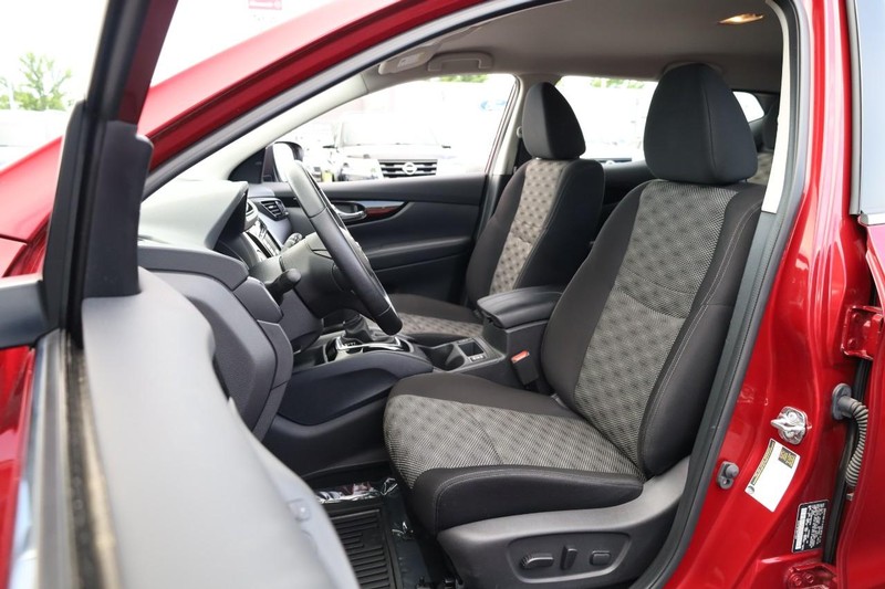 Nissan Rogue Sport Vehicle Image 08