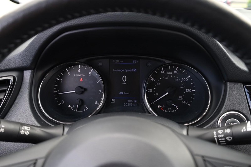 Nissan Rogue Sport Vehicle Image 11
