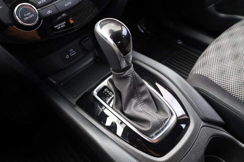 Nissan Rogue Sport Vehicle Image 16