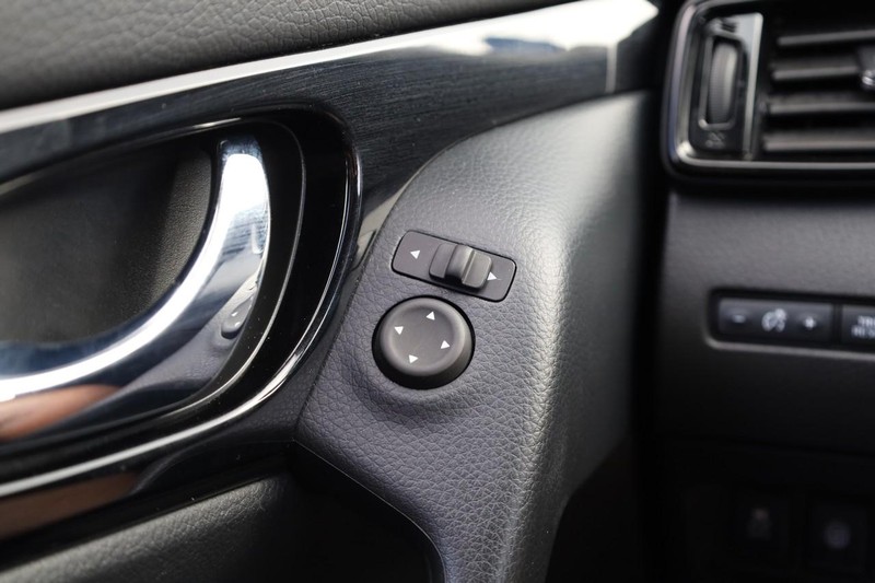 Nissan Rogue Sport Vehicle Image 19