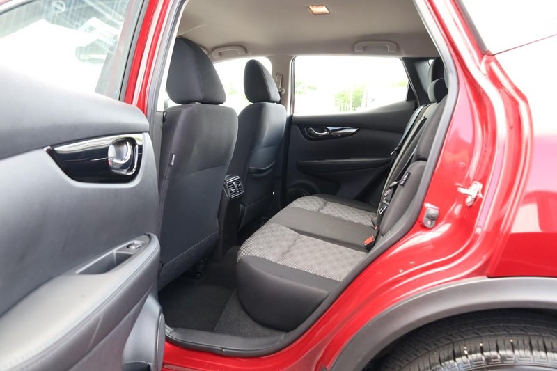 Nissan Rogue Sport Vehicle Image 21