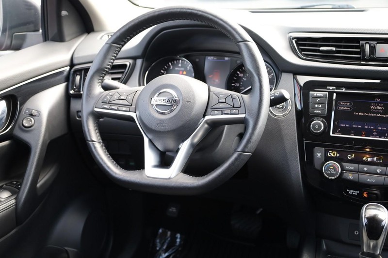 Nissan Rogue Sport Vehicle Image 23