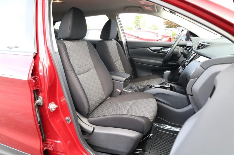 Nissan Rogue Sport Vehicle Image 24