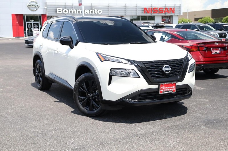 Nissan Rogue Vehicle Image 02