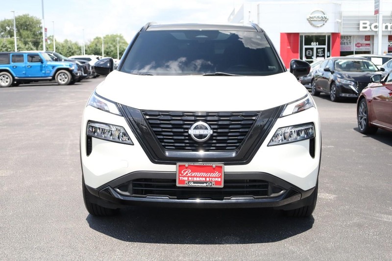 Nissan Rogue Vehicle Image 04