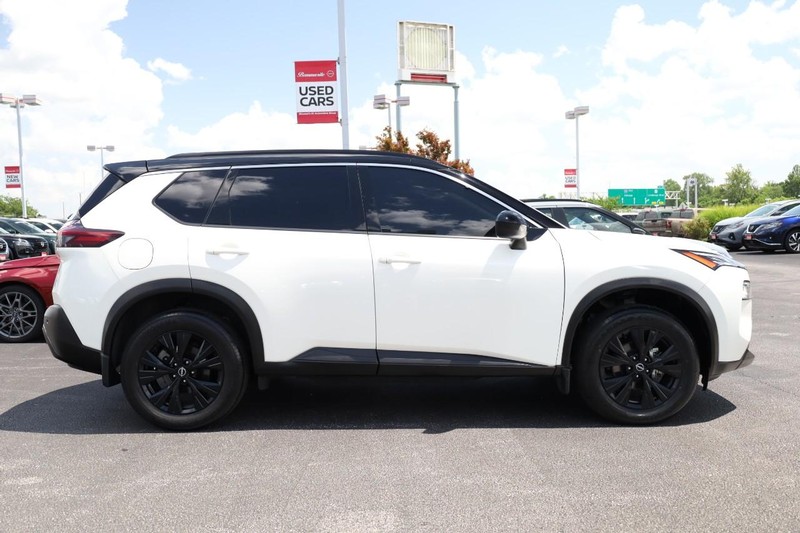 Nissan Rogue Vehicle Image 05
