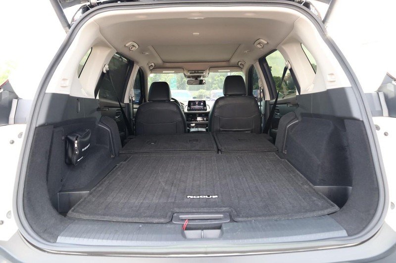 Nissan Rogue Vehicle Image 09