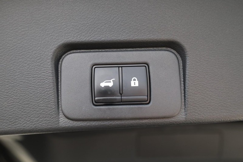 Nissan Rogue Vehicle Image 10