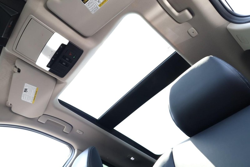 Nissan Rogue Vehicle Image 11
