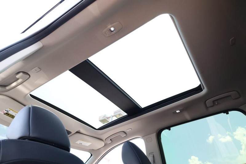 Nissan Rogue Vehicle Image 12