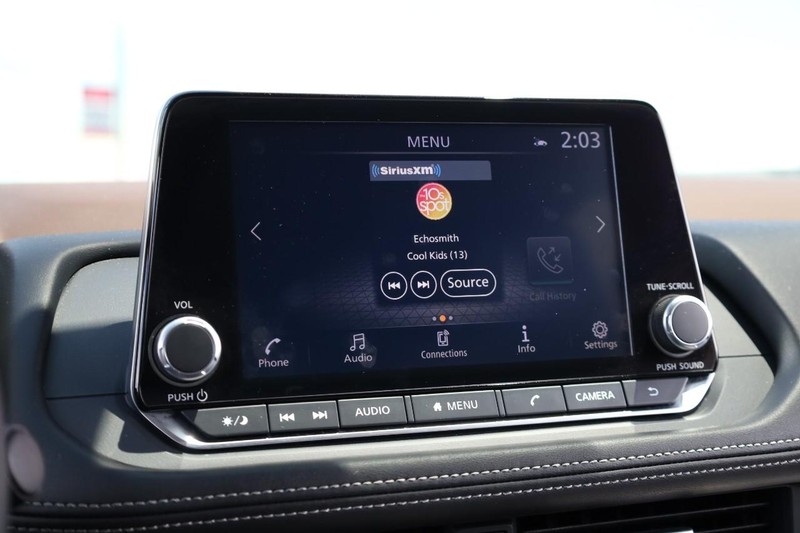 Nissan Rogue Vehicle Image 16