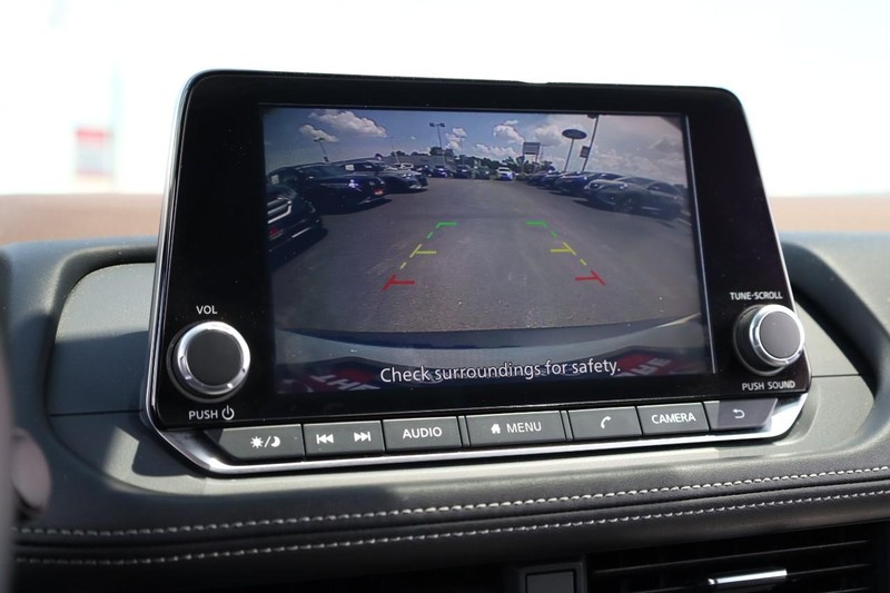 Nissan Rogue Vehicle Image 17