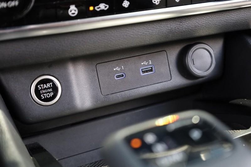 Nissan Rogue Vehicle Image 19