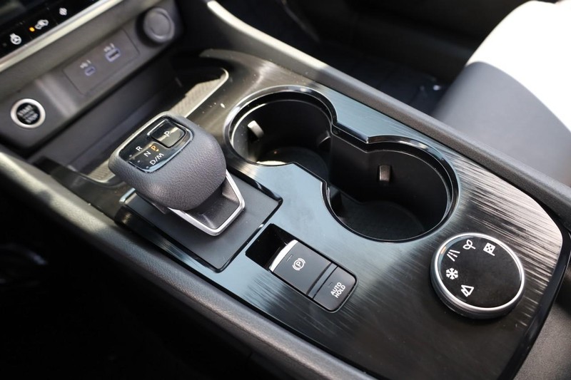 Nissan Rogue Vehicle Image 20