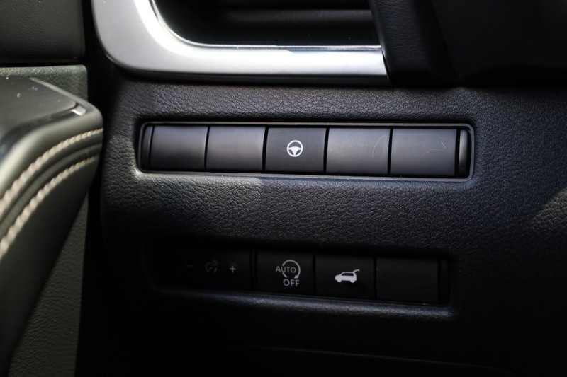 Nissan Rogue Vehicle Image 23