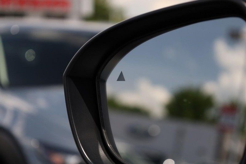 Nissan Rogue Vehicle Image 24