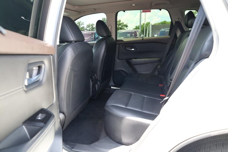 Nissan Rogue Vehicle Image 25