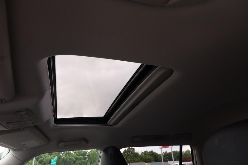 Nissan Armada Vehicle Image 09