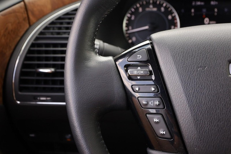 Nissan Armada Vehicle Image 11