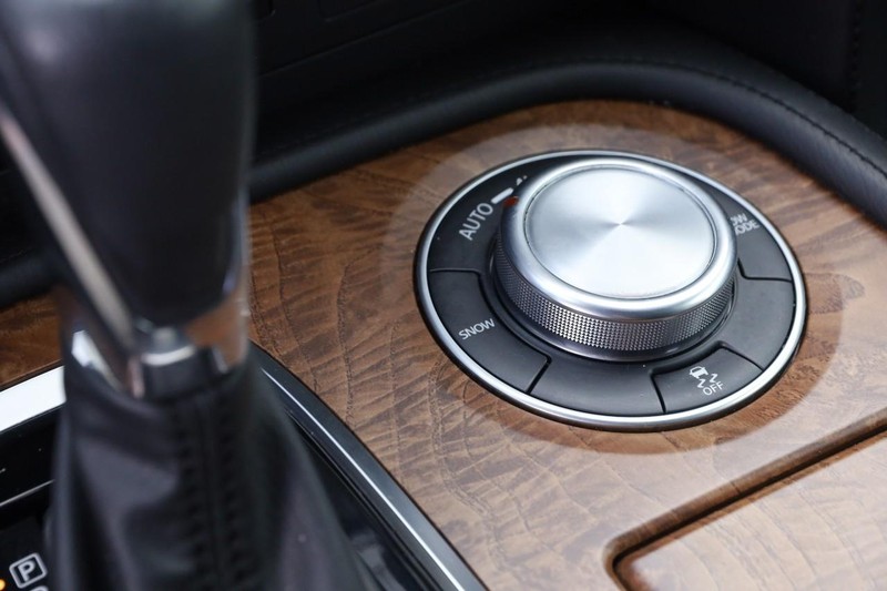 Nissan Armada Vehicle Image 19