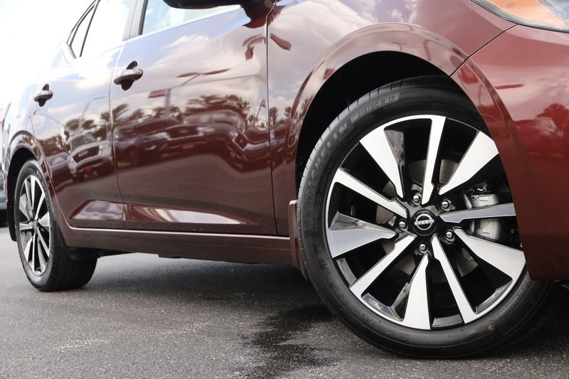 Nissan Sentra Vehicle Image 03